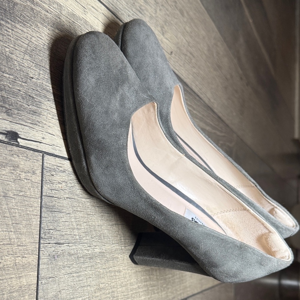 Clarks Women's Gray Suede Flats